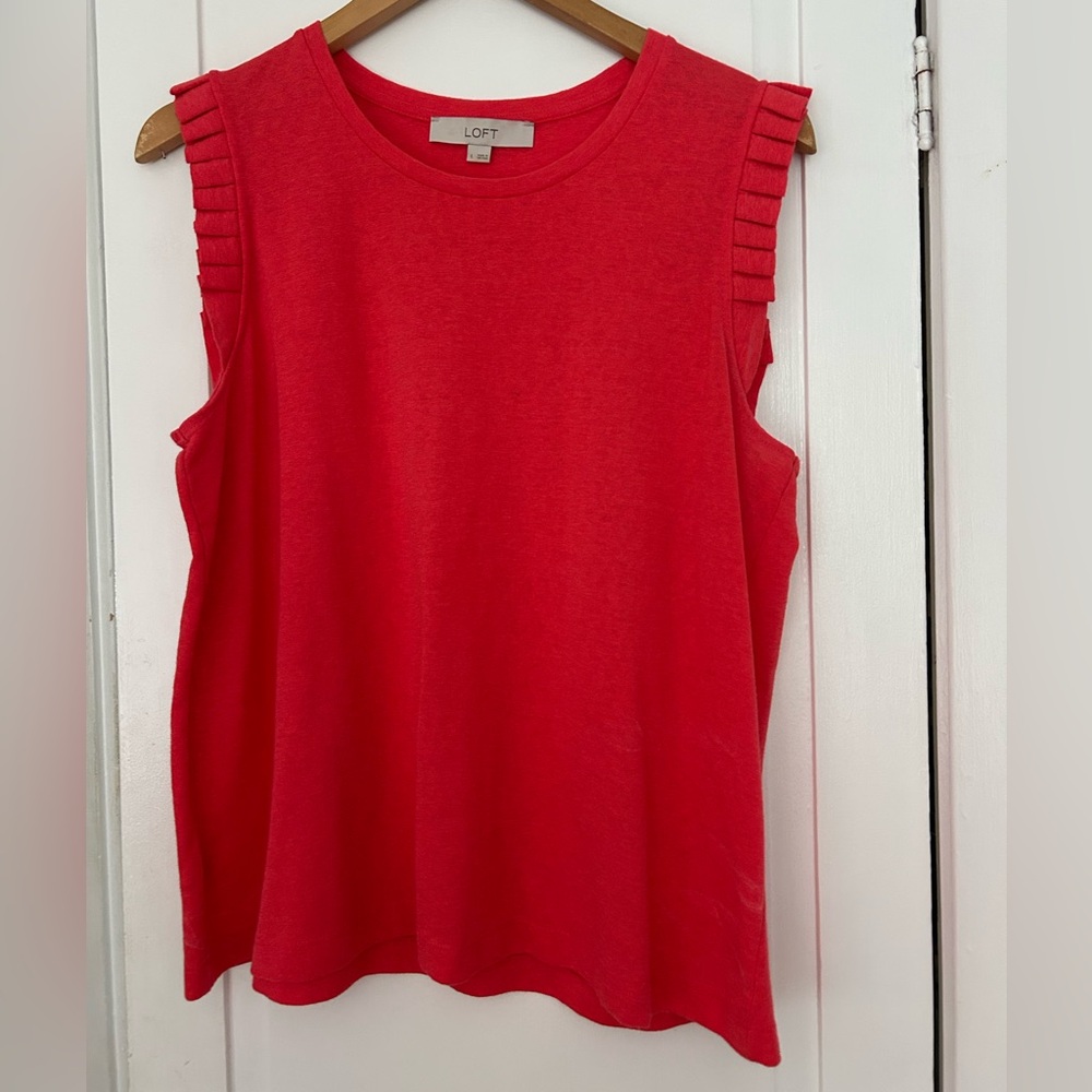LOFT Women's Coral Sleeveless Top. Size large